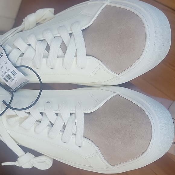 Express Sneakers - Picture 8 of 9